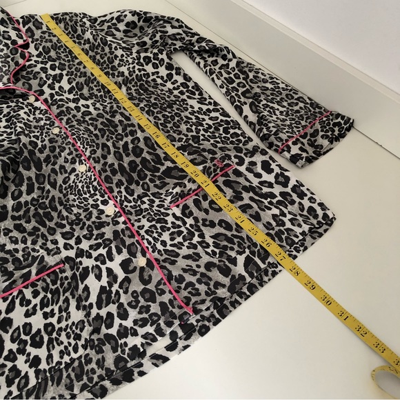 2000s Victoria Secret snow leopard satin pajama set sz M - Picture 11 of 16
